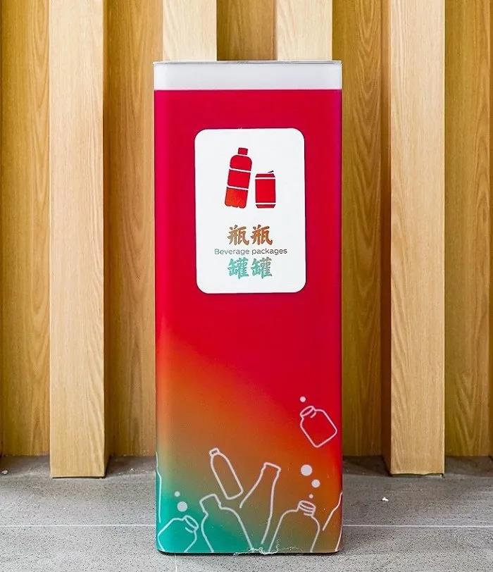 可持续包装领域：用28个可口可乐饮料瓶制成北京冬奥会场馆清废工作服装