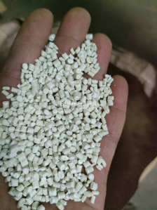 灰白色pp万通板颗粒