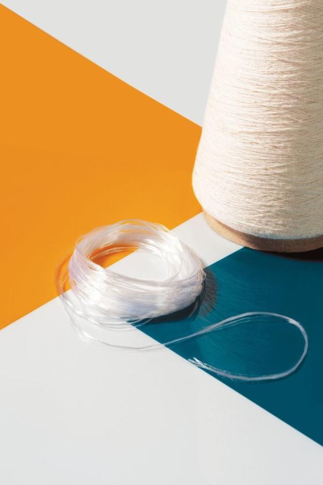 阿迪达斯即将使用100%再生纤维制成卫衣